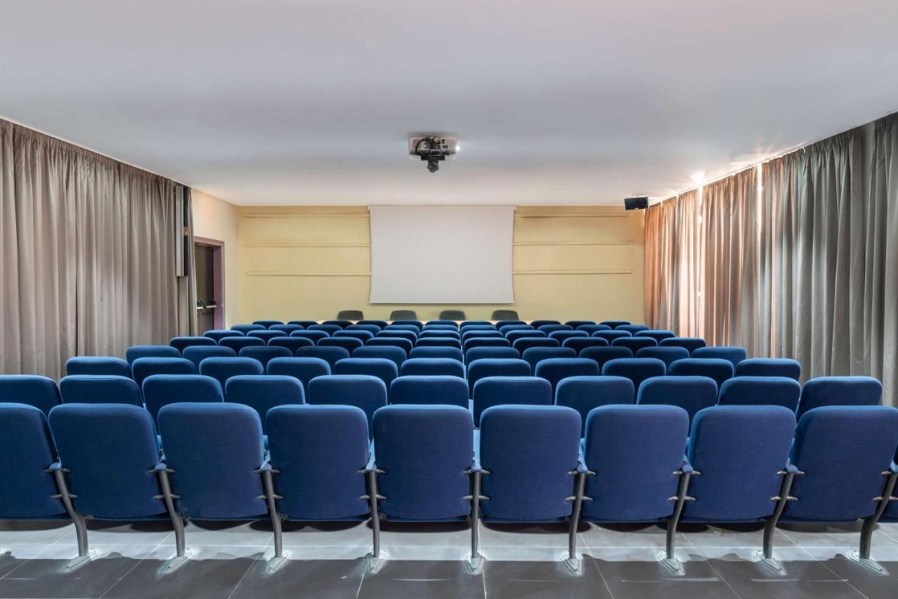 Radisson Blu Hotel NʼDjamena מראה חיצוני תמונה